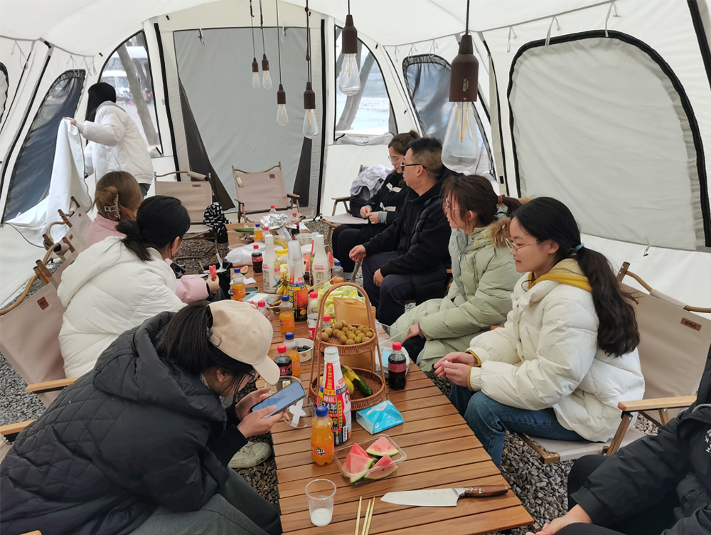 Building Strong Bonds in the Great Outdoors: Team Building at an Outdoor Car Roof Tent Company 1 怕